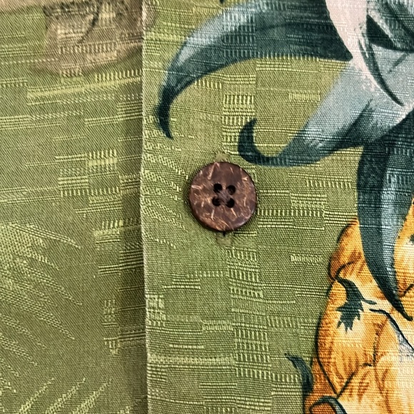 Tommy Bahama silk shirt - Picture 2 of 5